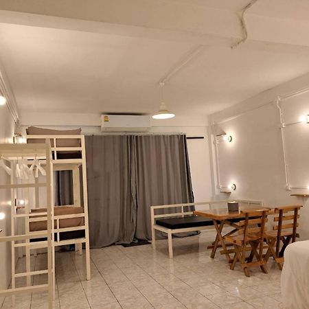 8 Sleeper Street Guesthouse Krabi town Εξωτερικό φωτογραφία