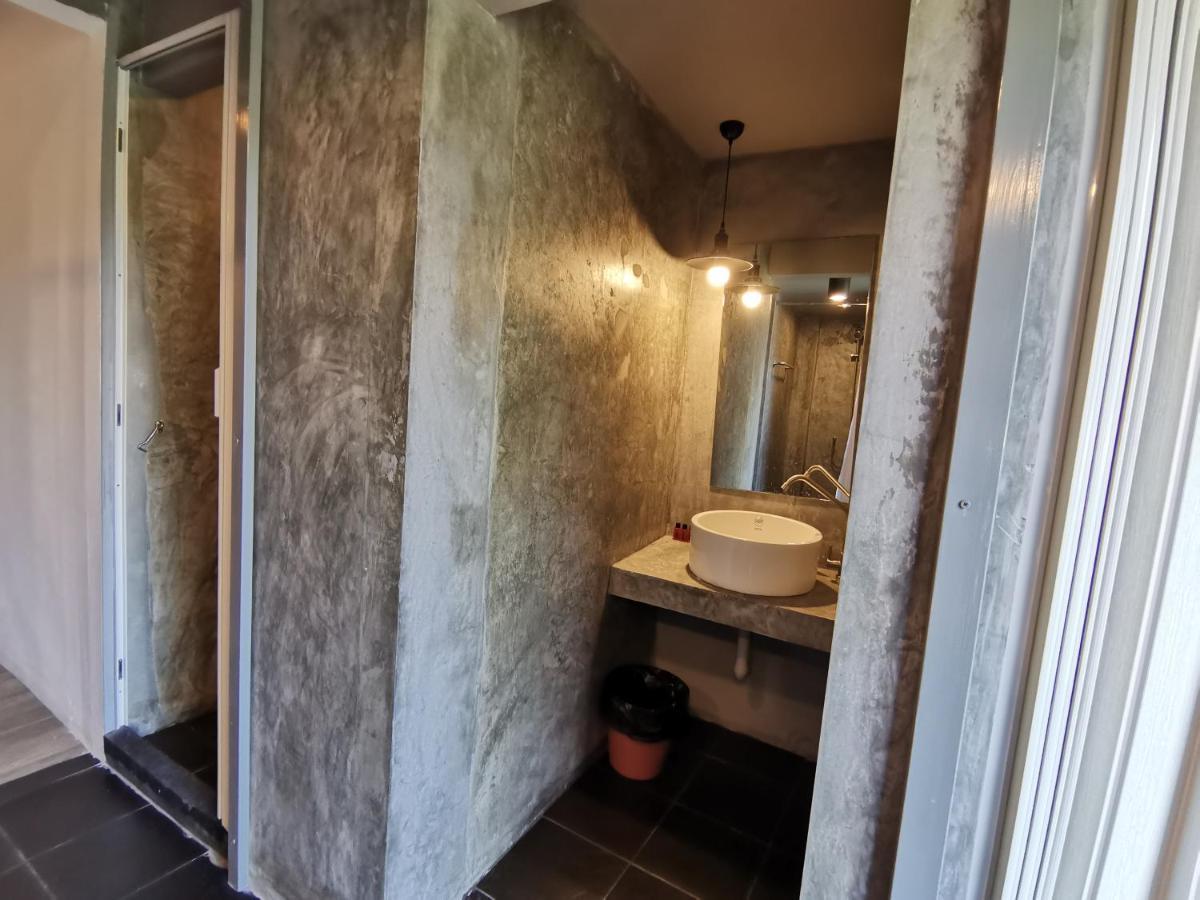8 Sleeper Street Guesthouse Krabi town Εξωτερικό φωτογραφία